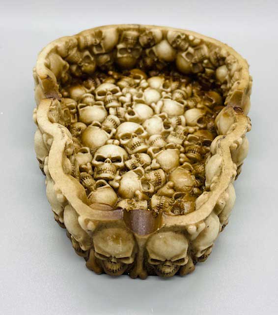 5 1/2" Skull ashtray - Click Image to Close